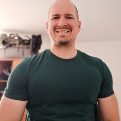 Dejan Seretinek