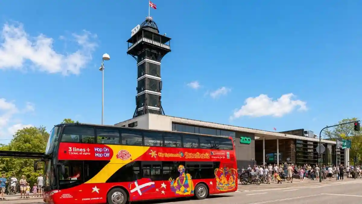 Copenhague: Autobús Hop-on Hop-off de 48 horas y Audioguía + Recorrido de 1 hora por los canales