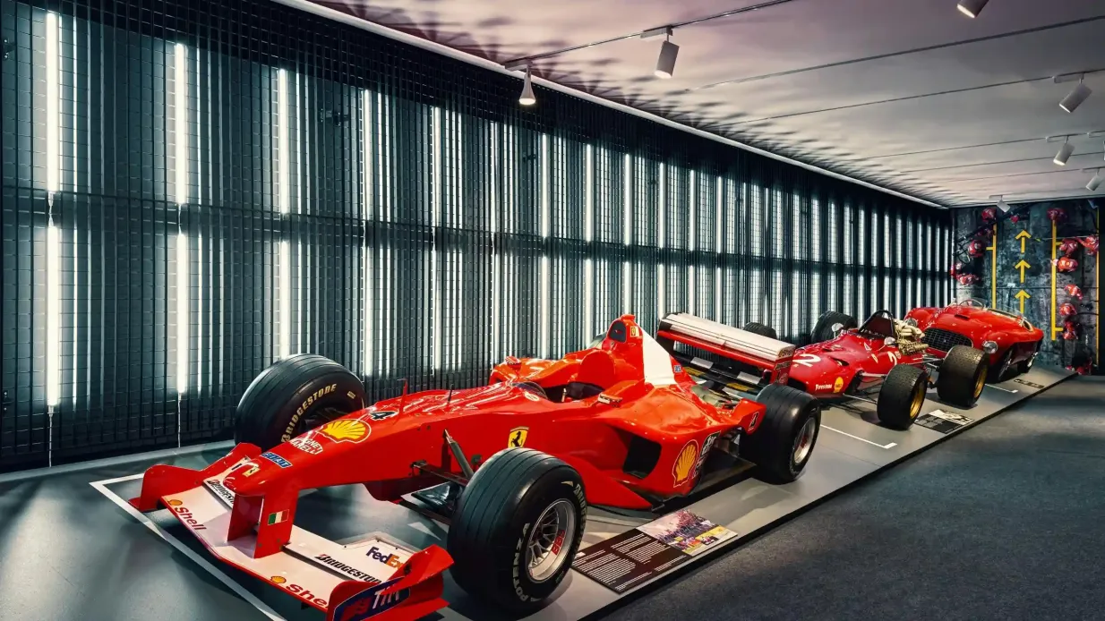 Maranello: Entrada sin colas al Museo Ferrari + Simulador de F1 Operado por ja srl