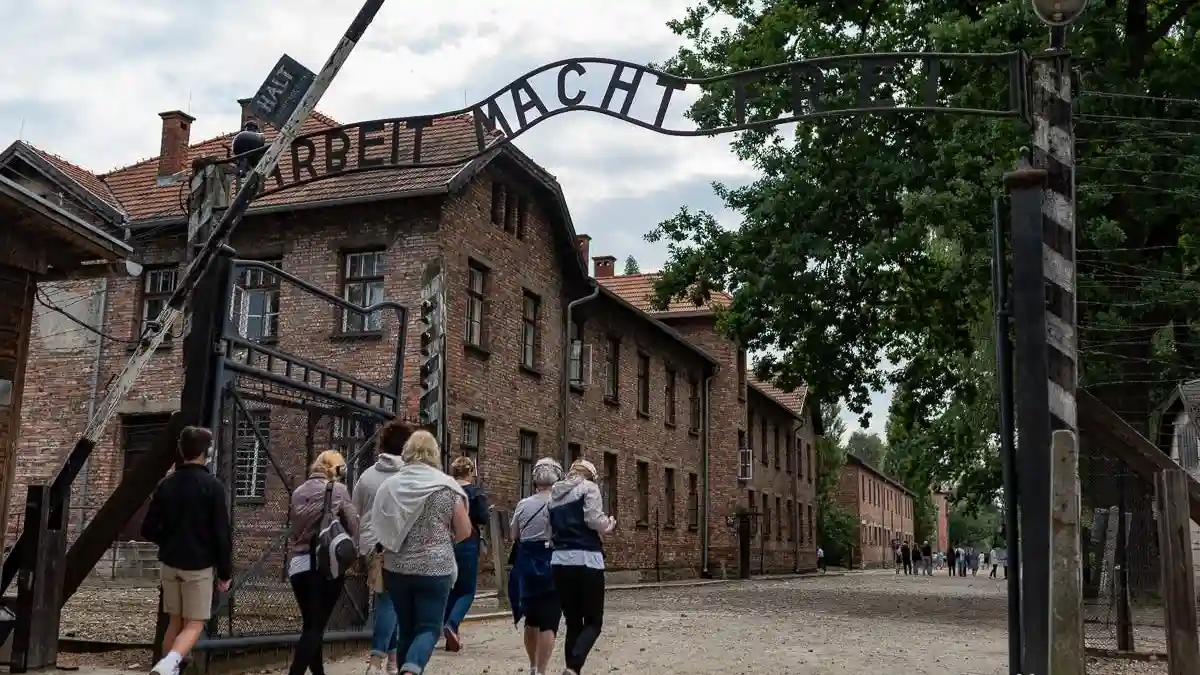 Auschwitz-Birkenau: Guided Tour + Transport Provided by PMC Partners sp. z o.o.