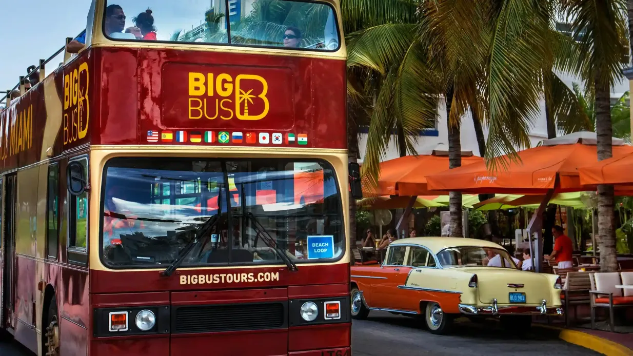 Miami: Visita panorámica de la ciudad + Crucero en yate Operado por Big Bus USA