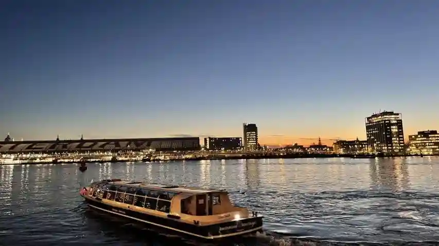 Amsterdam Light Festival: Passeio de barco a partir da Torre A'DAM