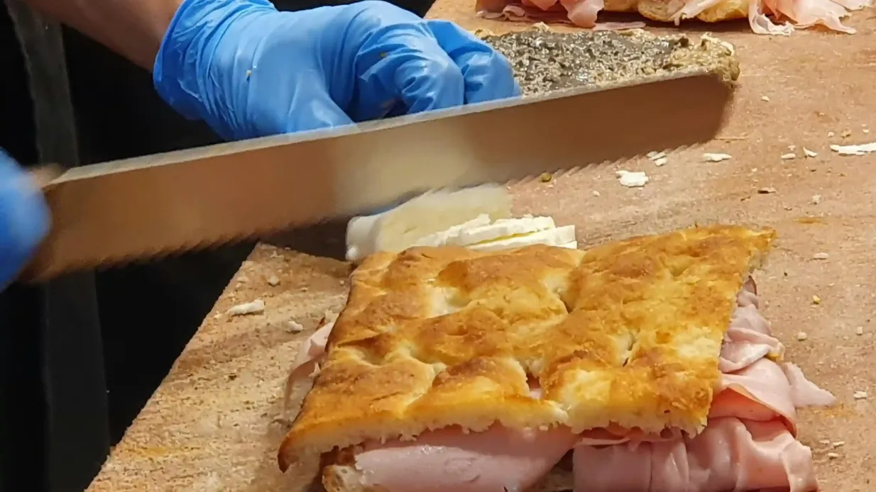 Florença: Visita guiada à gastronomia + degustações + acesso sem filas ao All'Antico Vinaio Organizado por CAF TOUR & TRAVEL SRL - Gray Line Tours