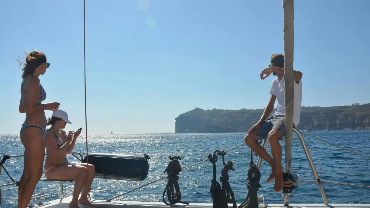 Santorini: Classic Catamaran Cruise + BBQ + Drinks + Transfers Provided by Spiridakos Skafi Anapsichis NEPA