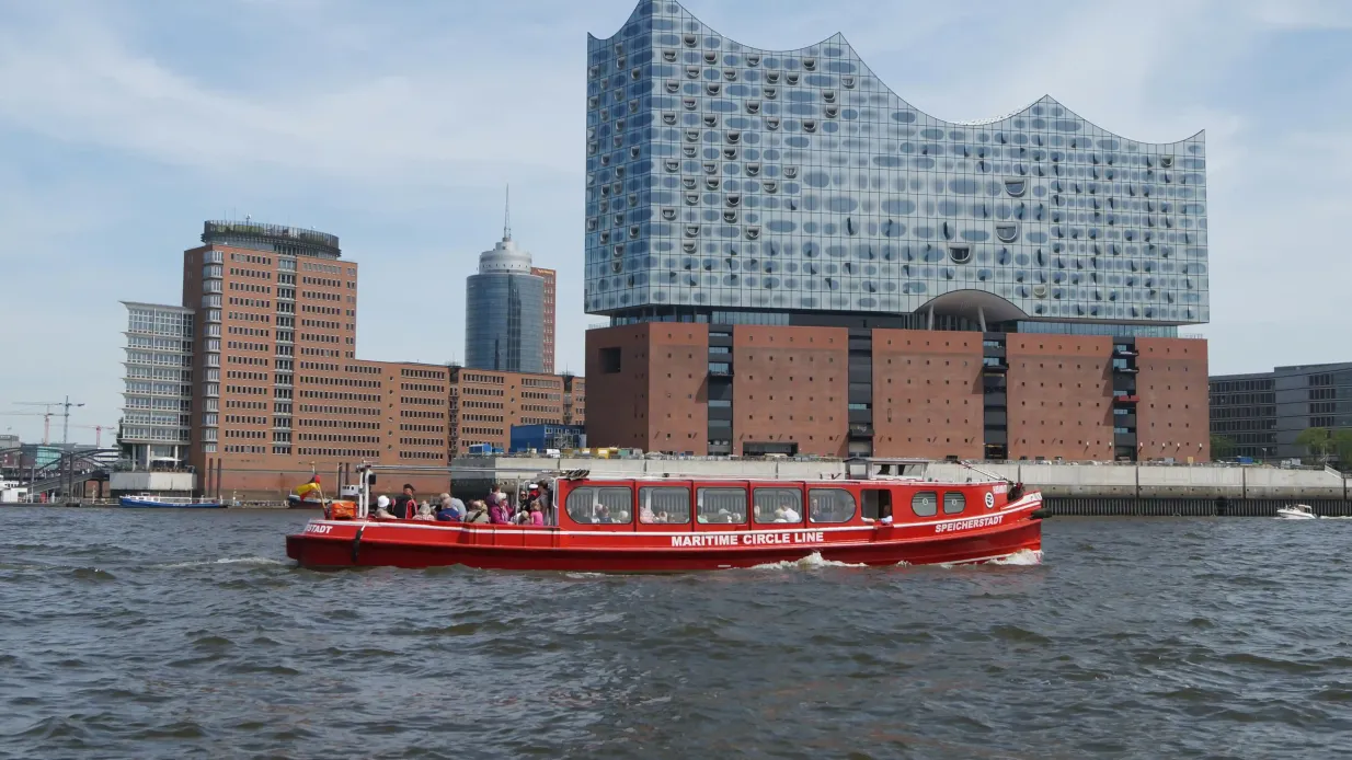 Hop-on Hop-off Harbor Tour Hamburg Provided by Gregors GmbH