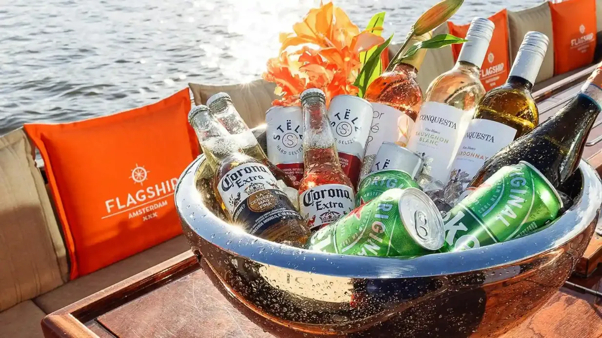 Amsterdam: Booze Cruise with Unlimited Drinks Provided by Flagship Amsterdam