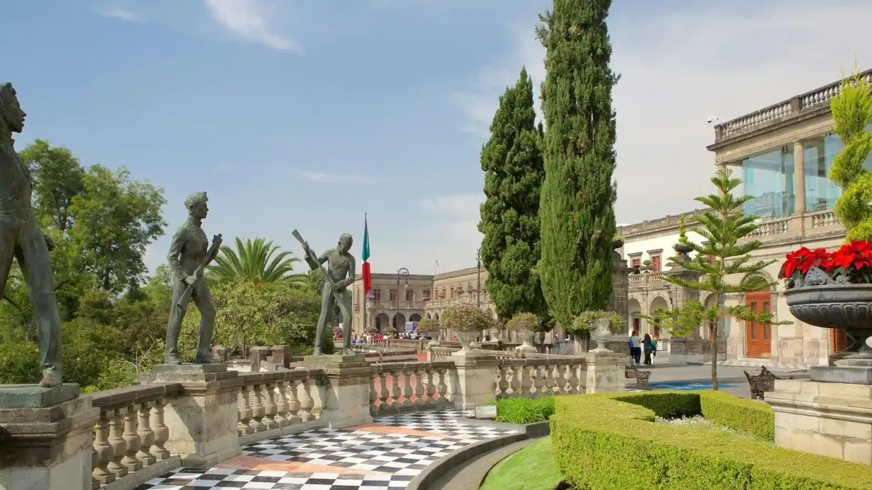 Château de Chapultepec : Billet coupe-file + Visite guidée Fournie par CHILLNGOS SAS