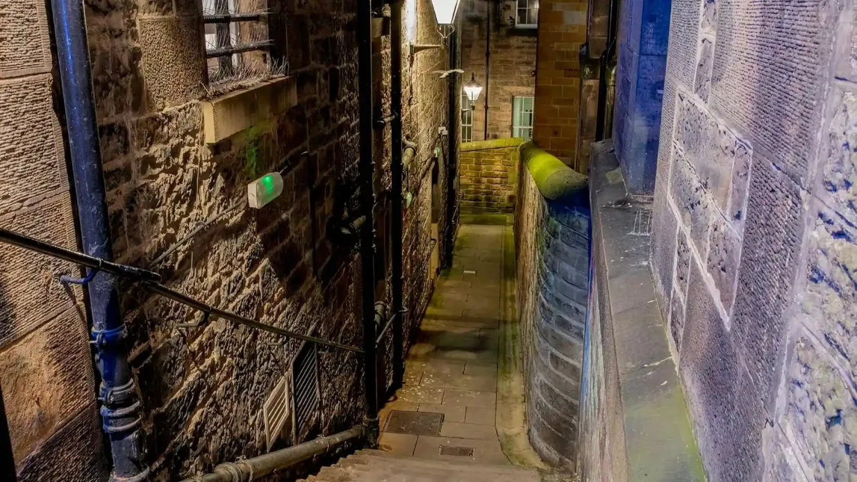 Edimburgo: Tour a piedi con i fantasmi della città vecchia, segreti oscuri