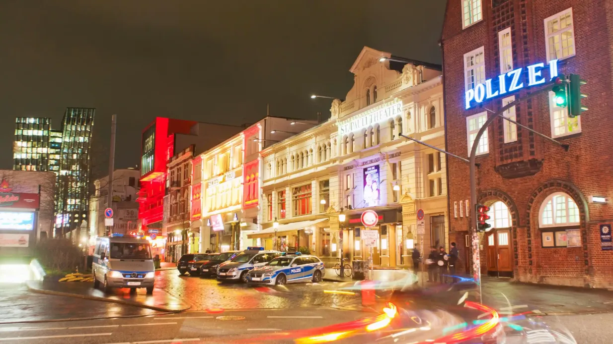 Big Reeperbahn Tour with the Kiezjungs Provided by HCG – Hamburg City Guides GmbH
