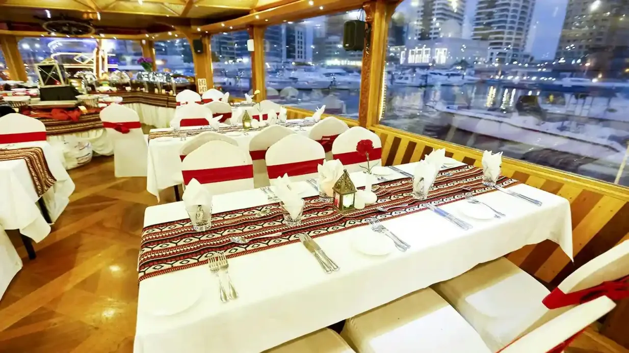 Croisière en boutre sur la crique de Dubaï avec dîner