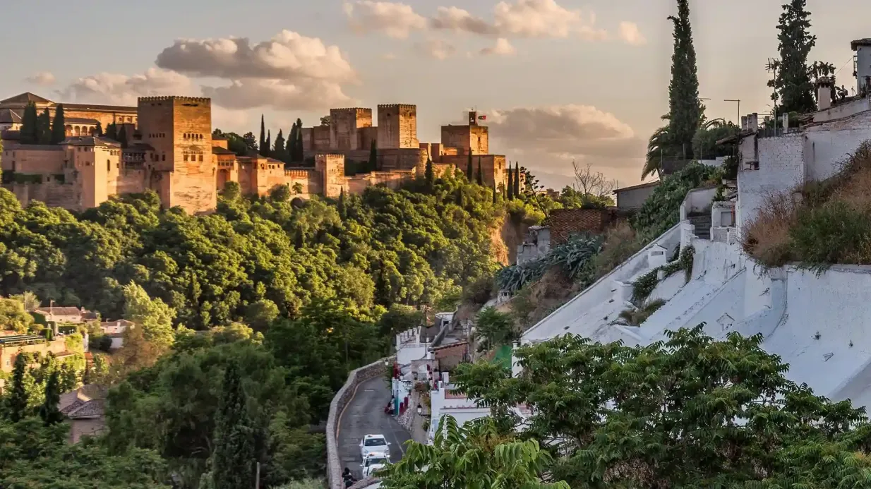 Alhambra, Nasrid Palaces, Albaicín & Sacromonte: Guided Tour Provided by Nhue Concierge S.L.