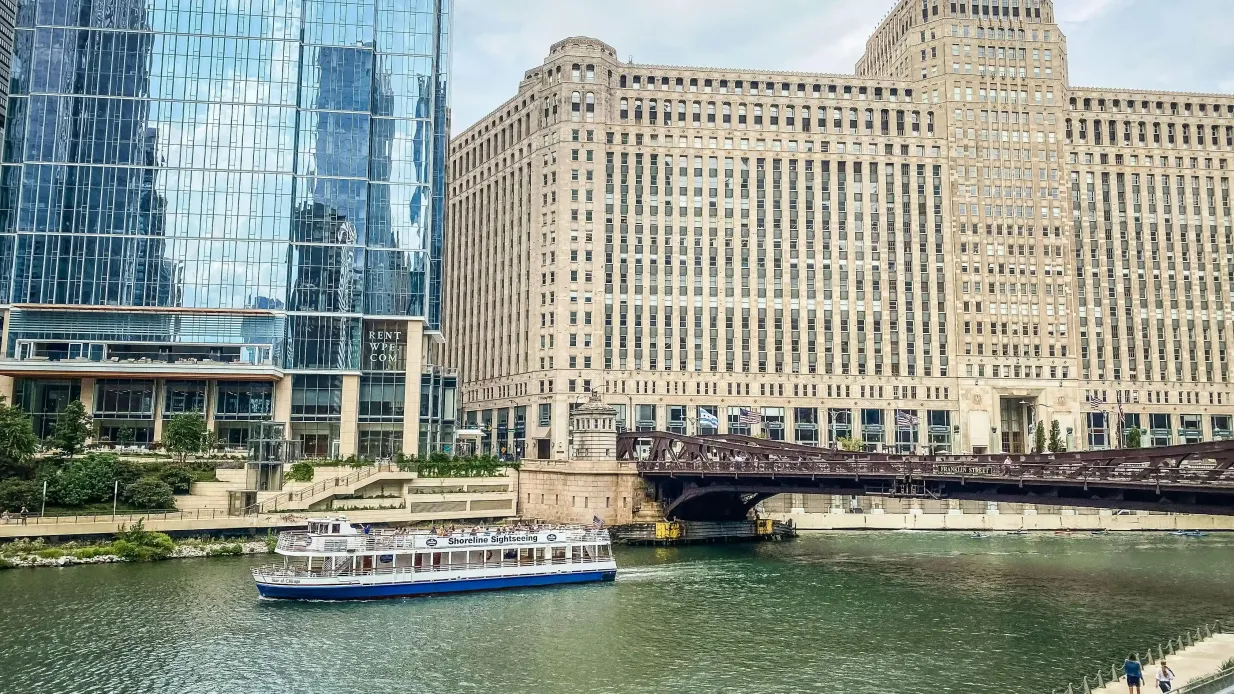 Chicago: Architecture River Cruise from Michigan Avenue Provided by Shoreline Sightseeing