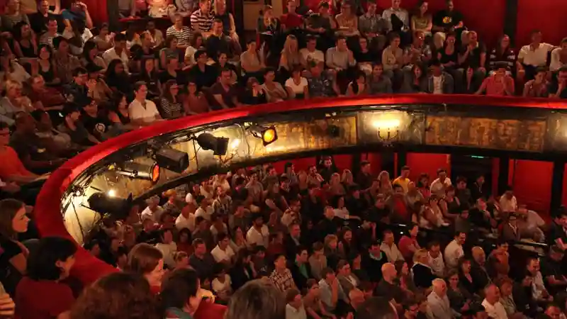 How To Become A Parisian In One Hour (Espectáculo de comedia)