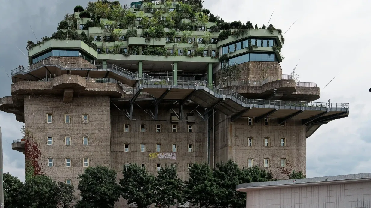 Hamburg: St. Pauli Grüner Bunker Tour mit Guide Bereitgestellt von Adventure World Tours