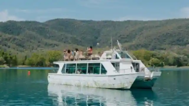 Girona: Excursión en Barco por el Lago de Banyoles Operado por 360 Tourism Marketing Services SL - DISTRIBUTOR
