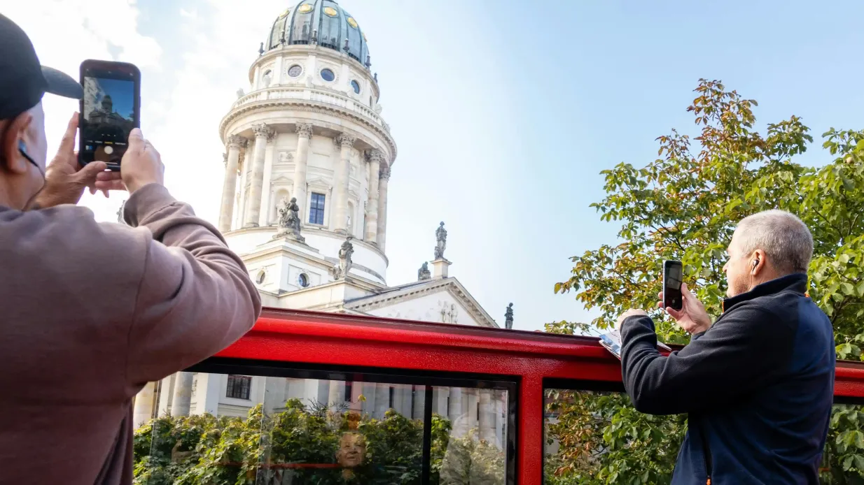 Berlín: Pase combinado de 24 horas en autobús y Museo de la RDA