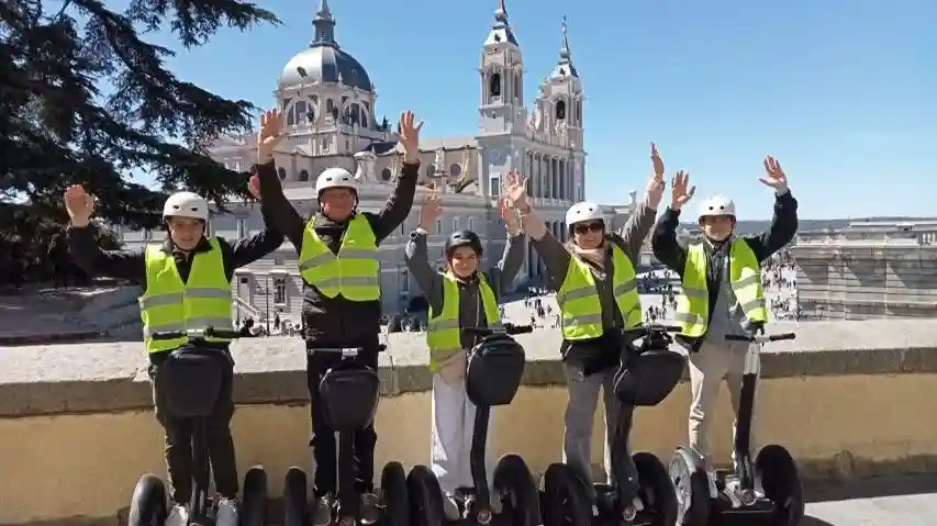Madrid : Visite guidée en Segway Fournie par KUAIREX SL