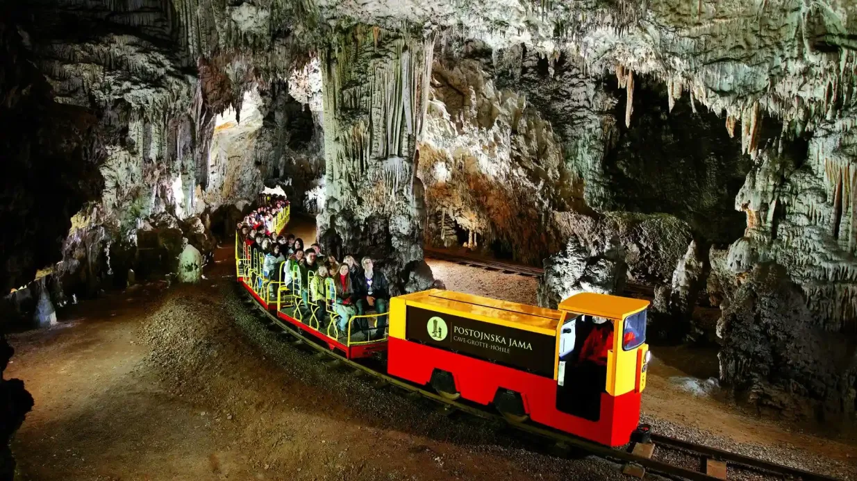 Liubliana, Cueva de Postojna y Castillo de Predjama: Excursión desde Zagreb
