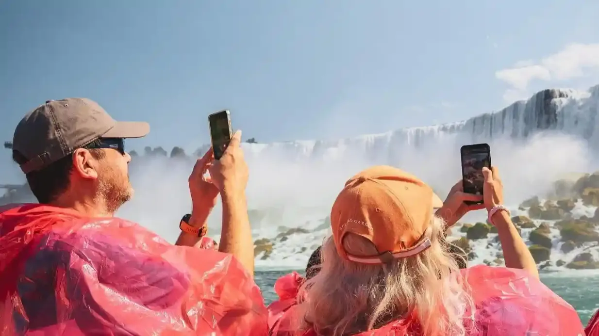 Niagarafälle (CA): Bootstour + Reise hinter die Fälle + Geführte Tour zu Fuß Bereitgestellt von 14923511 Canada Inc