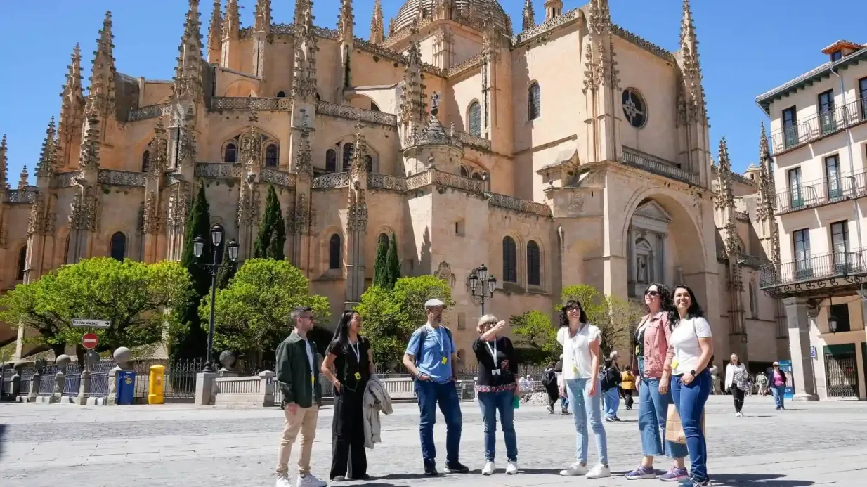 Segóvia: Tour de Madrid + Entrada opcional na Catedral e no Alcázar