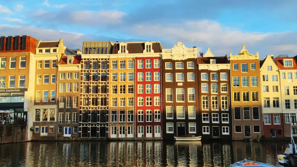 Secrets of Historical Amsterdam: Guided Tour + Food Tips