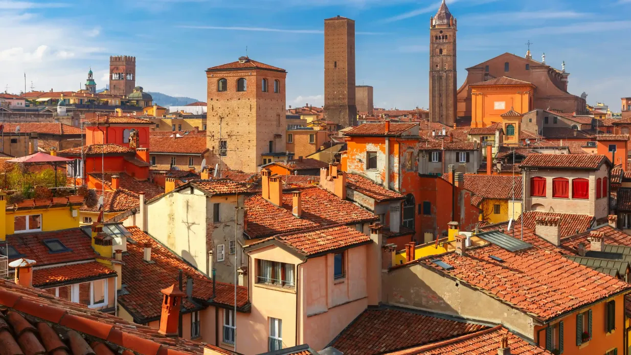 Bologna City Center: Guided Walking Tour Provided by ja srl
