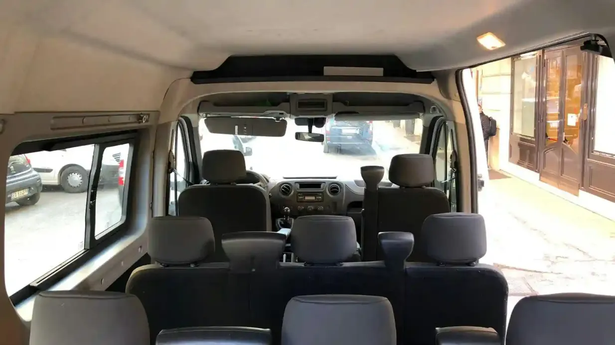 Aeroporto di Fiumicino: Trasferimento condiviso in minivan da/per l'hotel di Roma