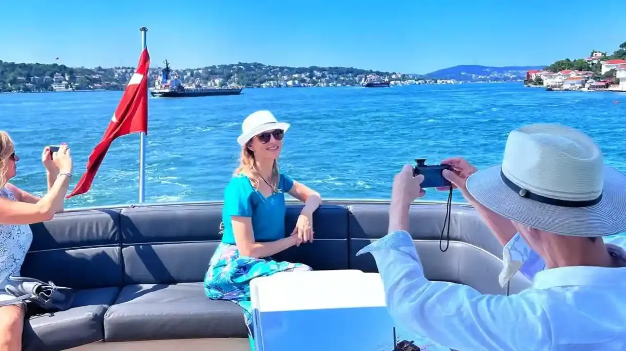 Istambul: cruzeiro de iate pelo Bósforo com lanches
