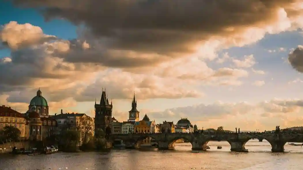 Prag: Dinner-Kreuzfahrt am Abend Bereitgestellt von Prague Boats