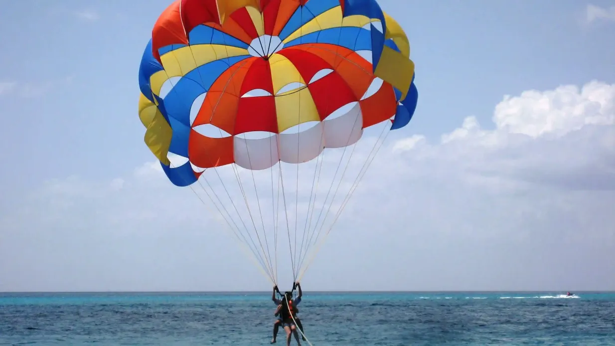Hurghada: Esperienza guidata di paracadutismo + trasferimento di andata e ritorno Fornito da Delight Trips