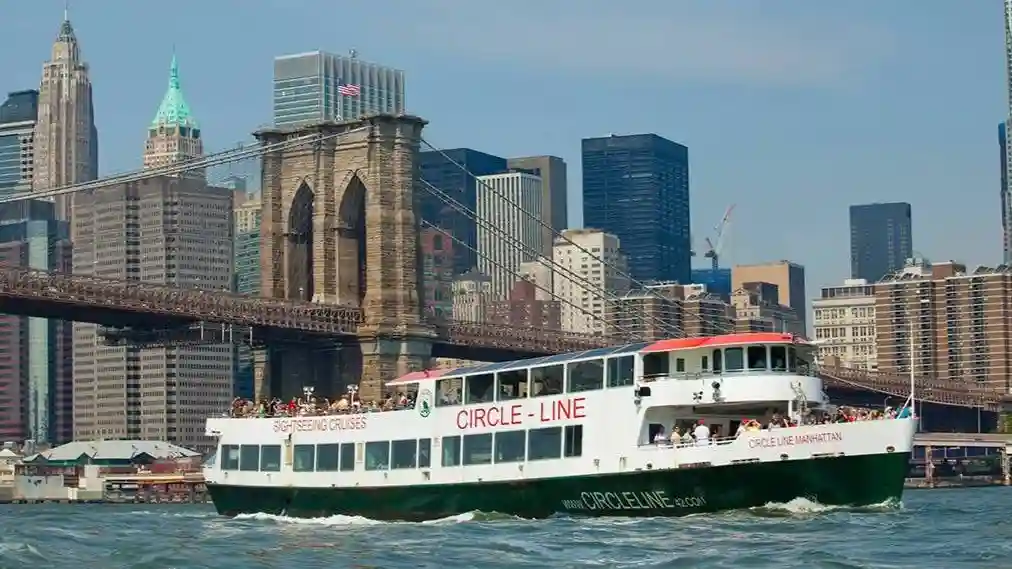 New York: Hop-on Hop-off Bus Tour + Empire State Building Entry + Boat Cruise Provided by Big Bus USA