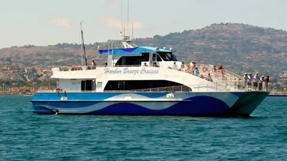 Long Beach: 45-minütige kommentierte Hafen-Tour Bereitgestellt von Harbor Breeze Cruises