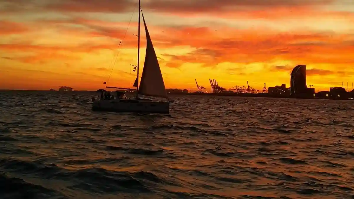 Barcelone : Excursion en voilier au coucher du soleil + boissons Fournie par Azul Sailing, SL