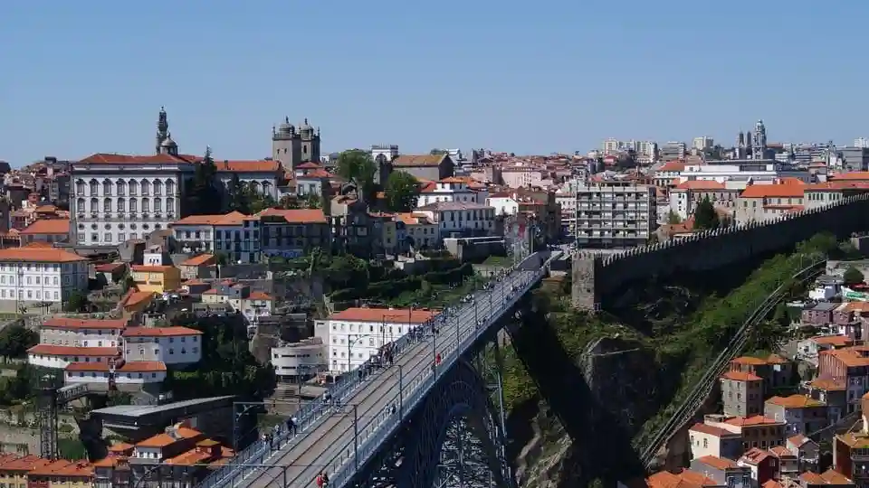 Porto : Visite guidée à pied + Entrée rapide Livraria Lello Fournie par Porto Xperience Tours