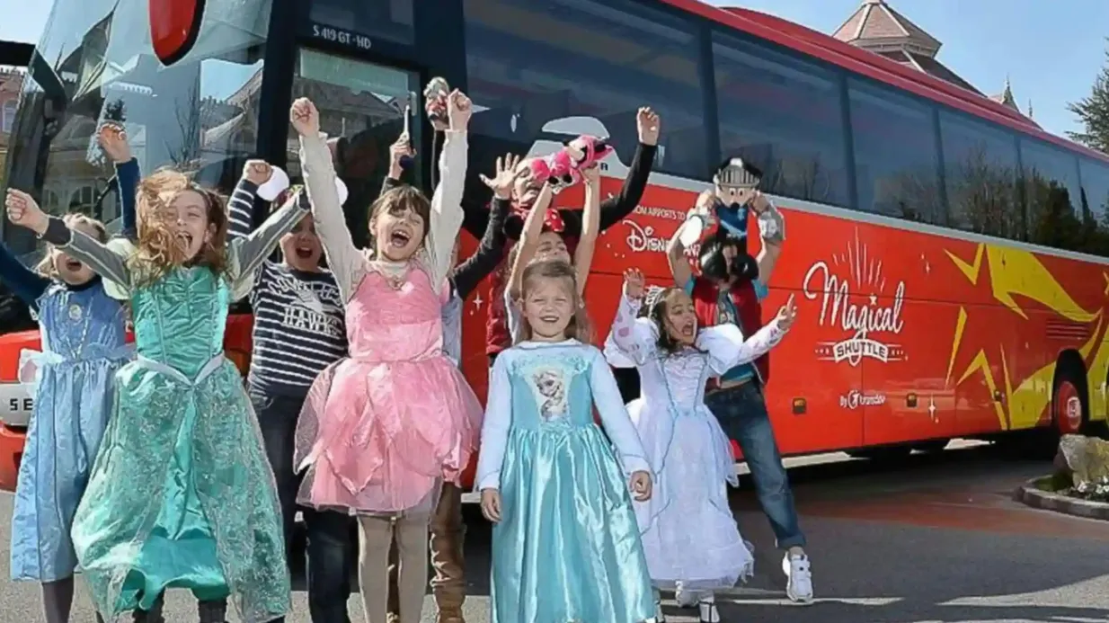 París: Traslado en autobús de ida desde Disneylandia al aeropuerto de Orly Operado por Distribusion Technologies GmbH (EUR)