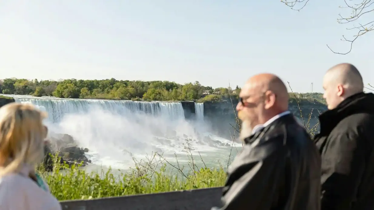 Niagarafälle: Geführte Bootsfahrt + Reise hinter die Fälle Bereitgestellt von Walks LLC (Canada)