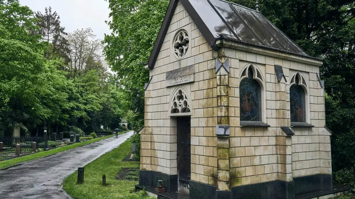 Cologne: Melaten Cemetery Guided Walking Tour Provided by Adventure World Tours