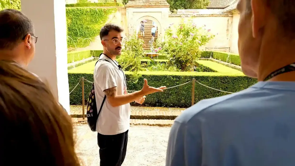 Alhambra: Biglietto salta-coda + Tour guidato Fornito da My Top Tour