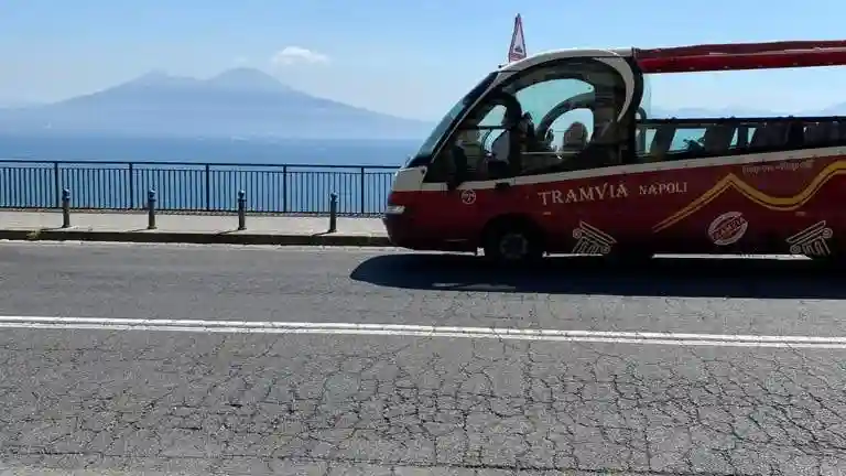 Tramvia Naples : Visite guidée de la ville en bus avec arrêt