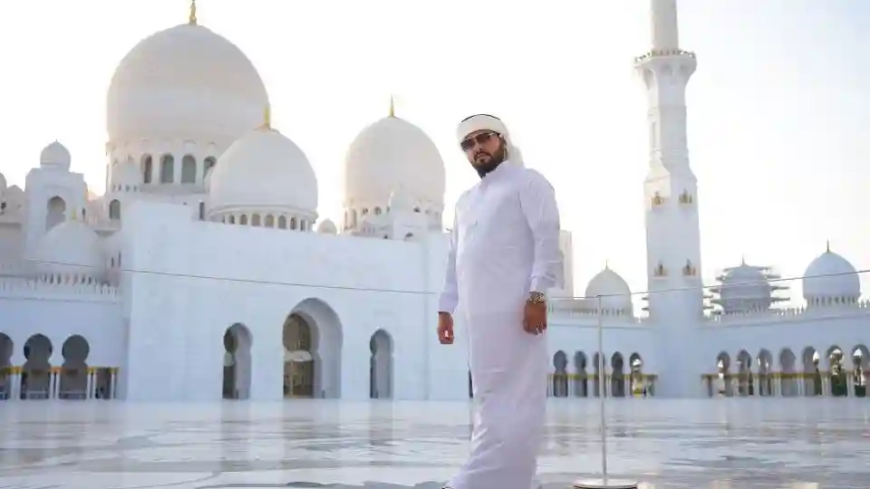 Viagem de meio dia saindo de Dubai: Entrada expressa na Grande Mesquita Sheikh Zayed