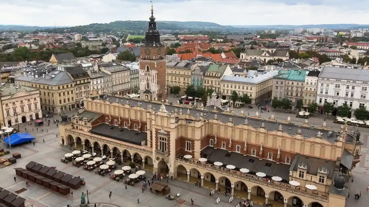 Schloss Wawel, Kathedrale & Rynek Krakau: Eintrittskarte, geführte Tour + Mittagessen Bereitgestellt von All Poland Sp. z o.o.