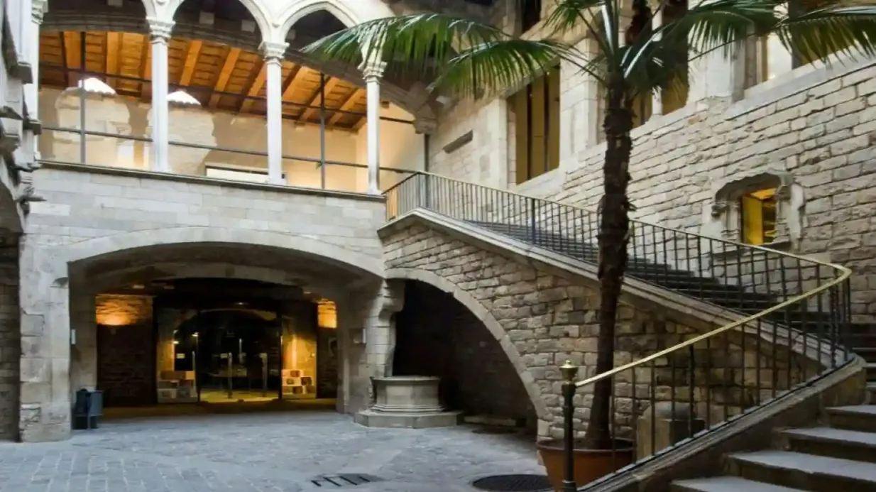 Barcellona: Tour a piedi de "El Born" + ingresso ai musei Picasso e Moco