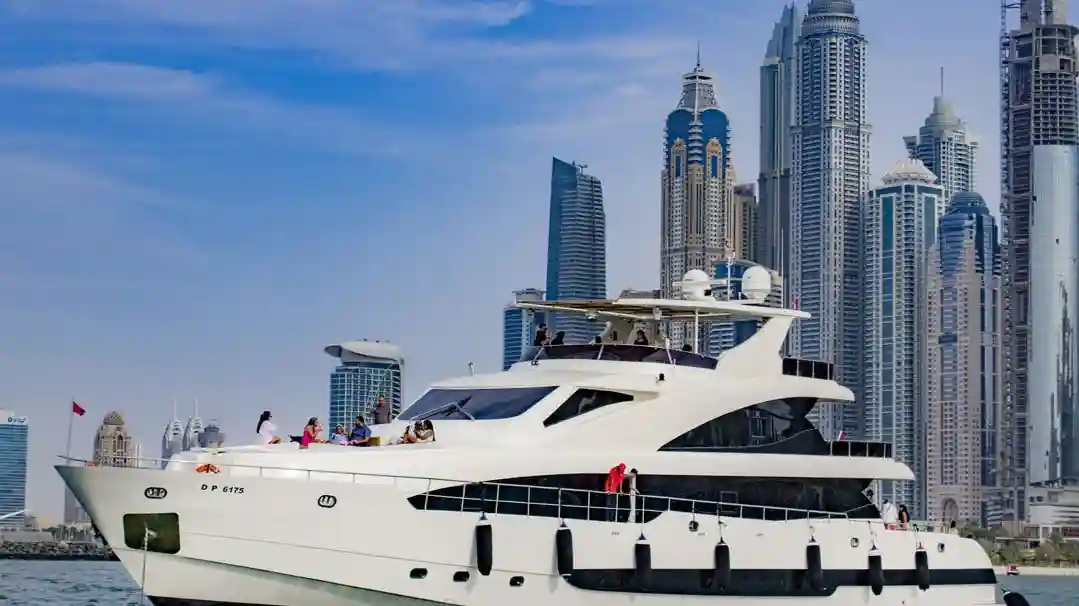 Puerto de Dubai: Experiencia en superyates con música y bebidas en directo