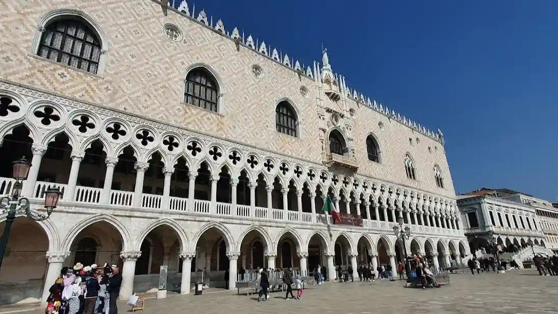 Piazza San Marco e Palazzo Ducale: Biglietto salta-coda + Tour guidato Fornito da Wander Italy srl