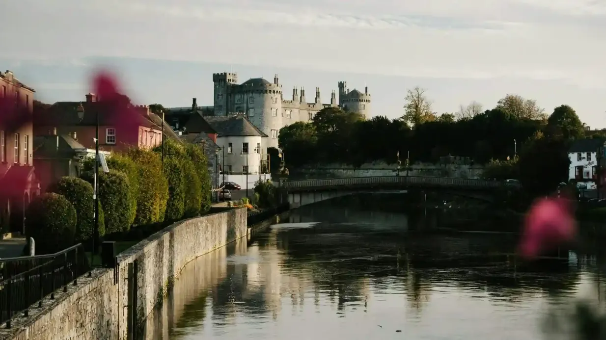 Kilkenny, Montañas de Wicklow y Glendalough: Excursión de un día desde Dublín