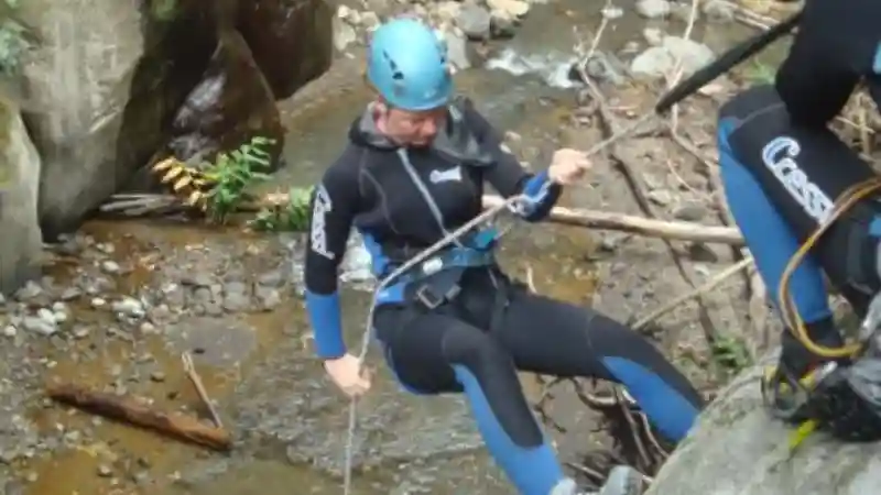 Canyoning a Ribeira dos Caldeirões Fornito da Picos de Aventura, Animação e Lazer, SA