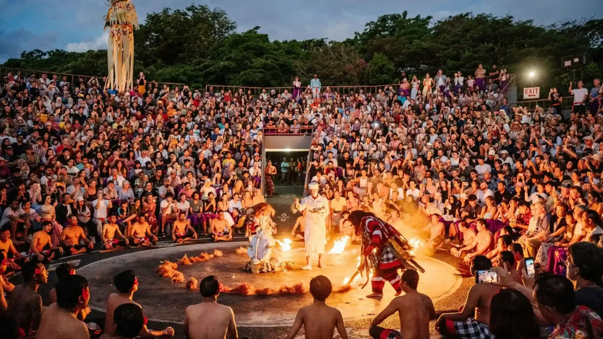 Tour al atardecer del templo Uluwatu y danza kecak Operado por TripGuru