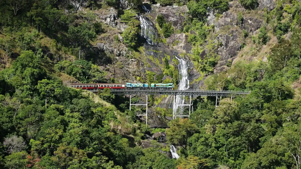 Kuranda Tren + Teleférico: Tour de 1 día desde Cairns Operado por Down Under Tours