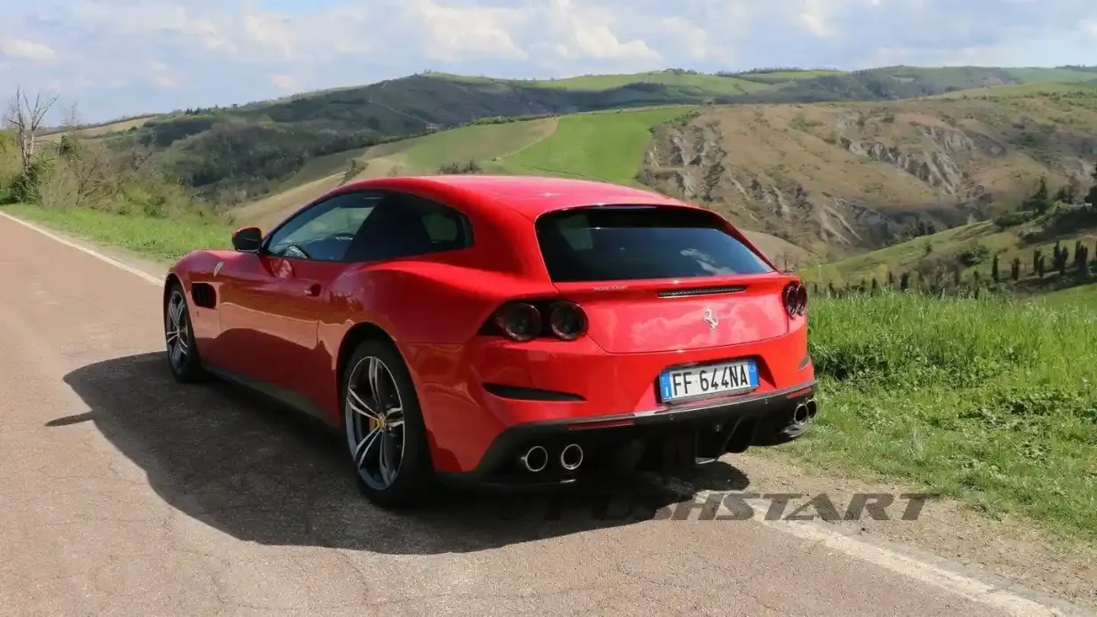 Prueba de conducción Ferrari - Ferrari GTC4Lusso Operado por Tiqets International B.V.