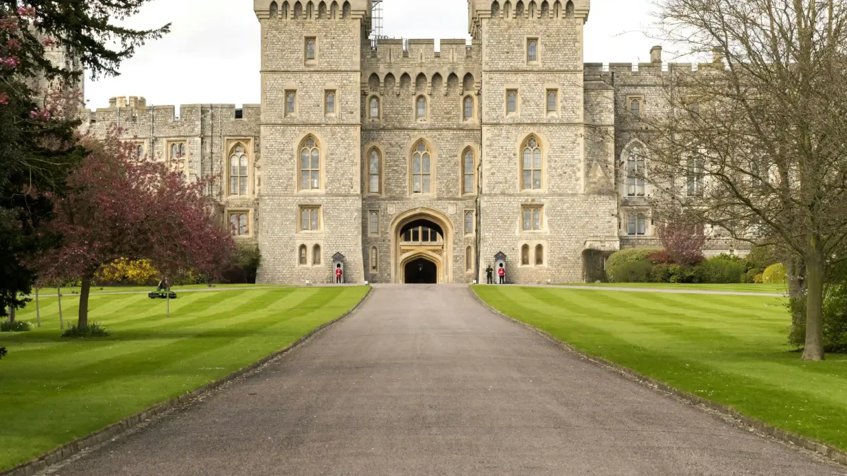 Windsor Castle: Morning Tour from Victoria Coach Station Provided by Premium Tours Limited